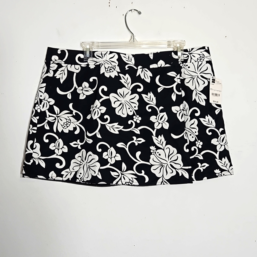 NWT St. John's Bay blakc & white floral print reversible swim cover up s…